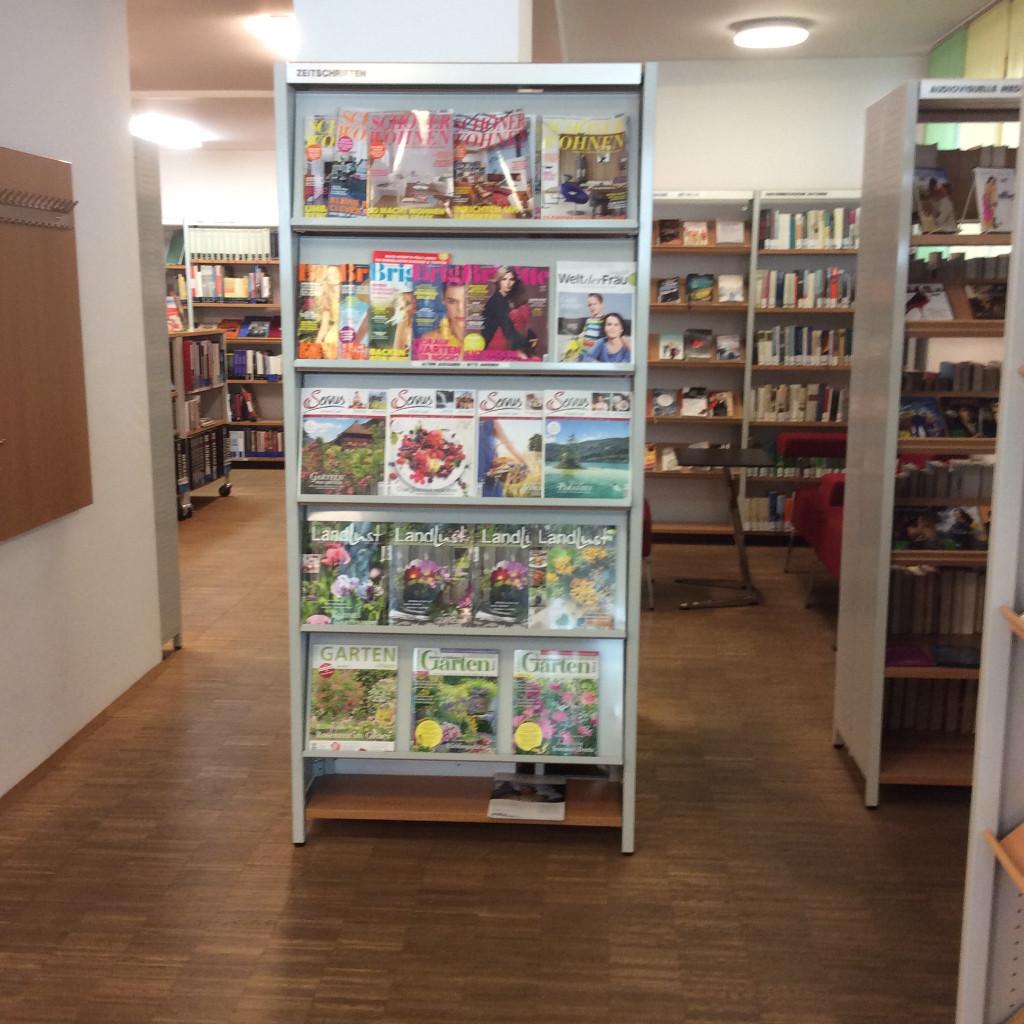 Bücherei Ybbsitz - Zeitschriftenregal